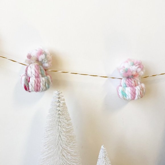 Handmade Winter Mini Knit Beanie Hat Christmas Garland Christmas Decorations - Picture 4 of 5